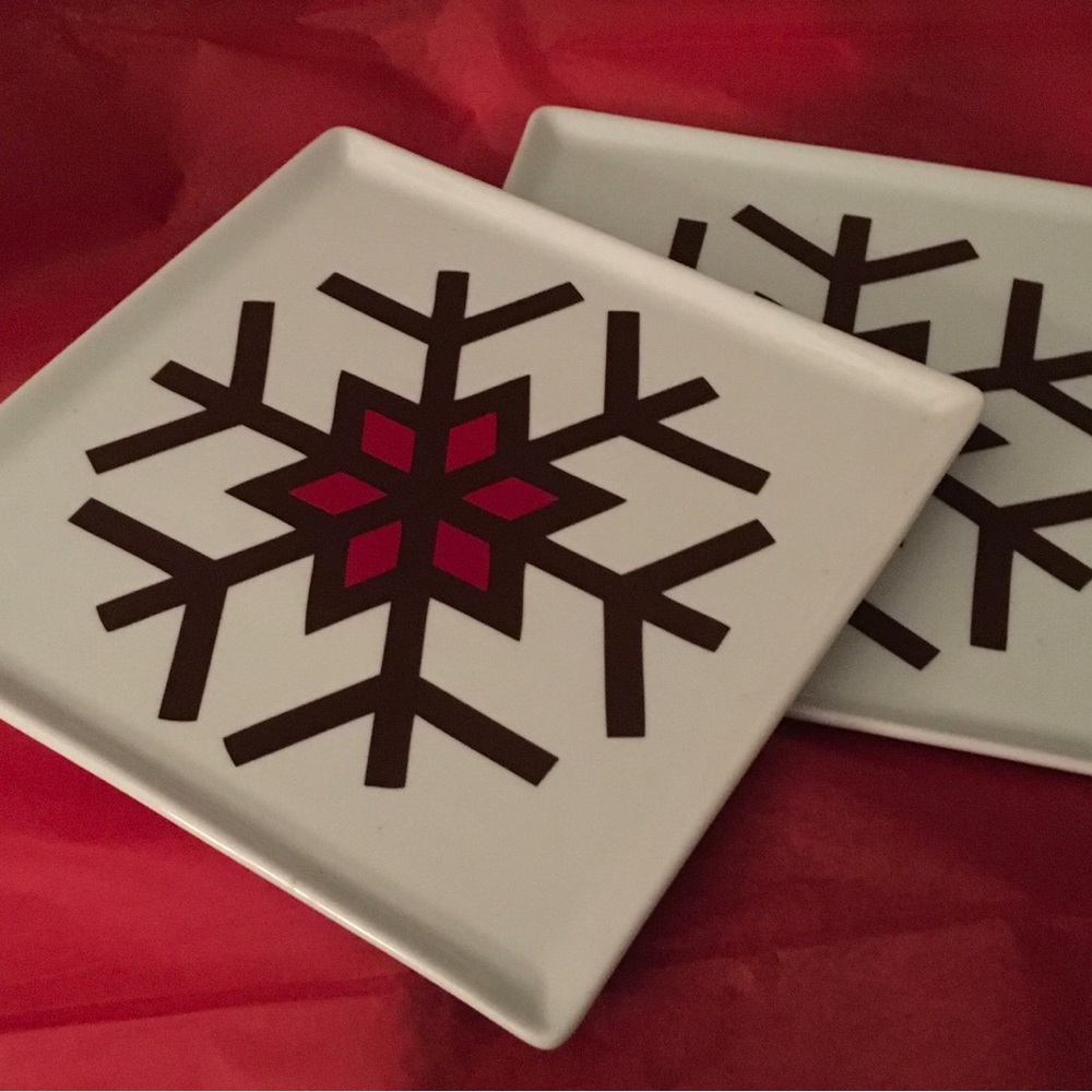Snowflake Design Square Plates - Picture 2 of 2